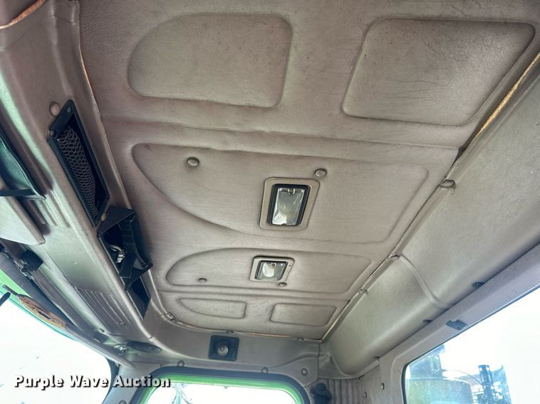 image for item EG1029 2008 International  9200i semi truck