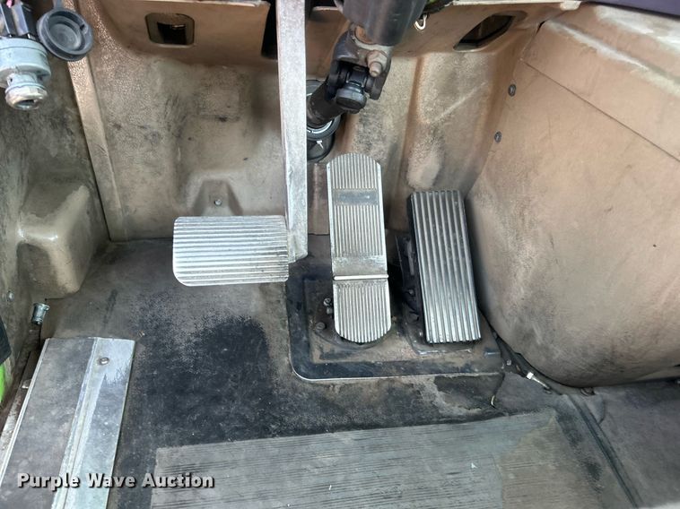 image for item EG1029 2008 International  9200i semi truck