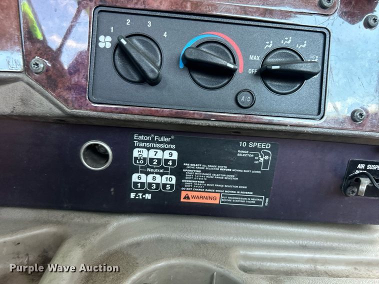 image for item EG1029 2008 International  9200i semi truck