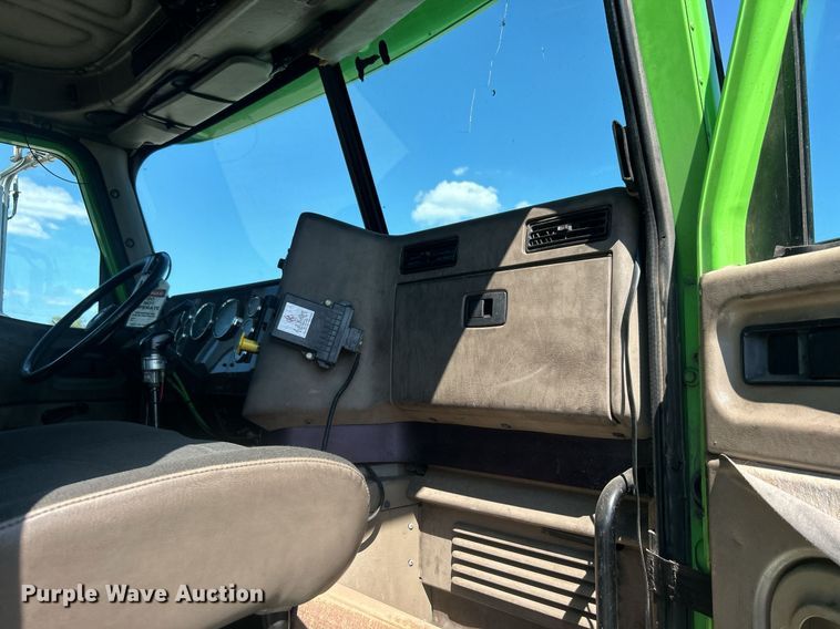 image for item EG1029 2008 International  9200i semi truck