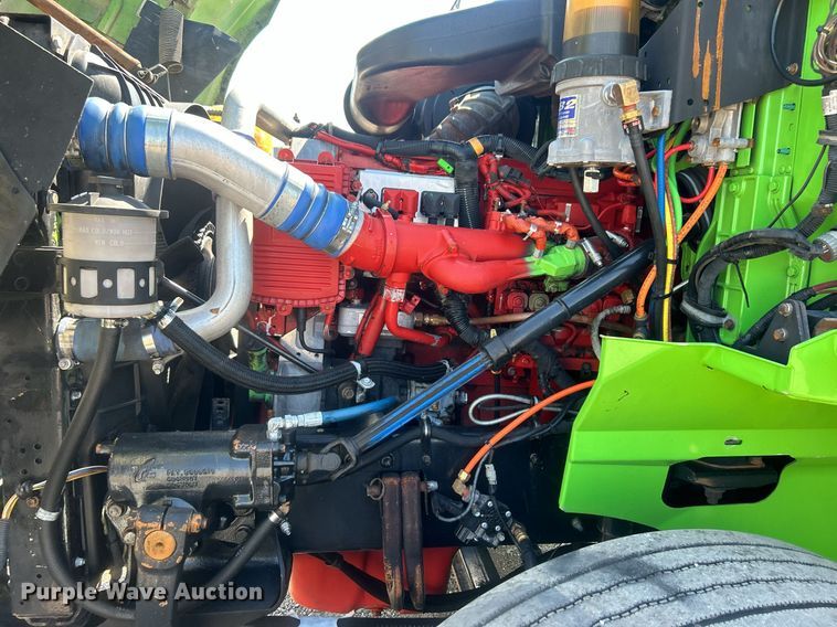 image for item EG1029 2008 International  9200i semi truck