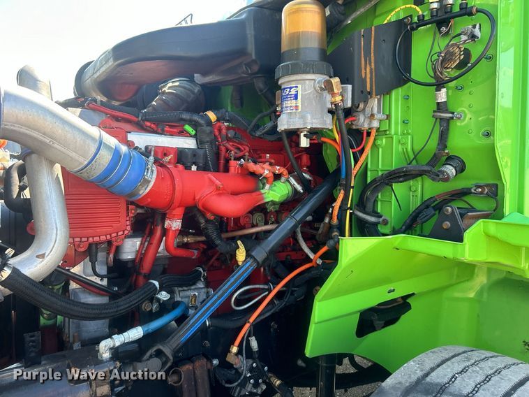 image for item EG1029 2008 International  9200i semi truck