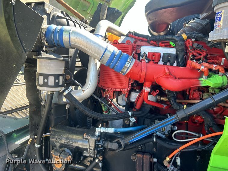 image for item EG1029 2008 International  9200i semi truck