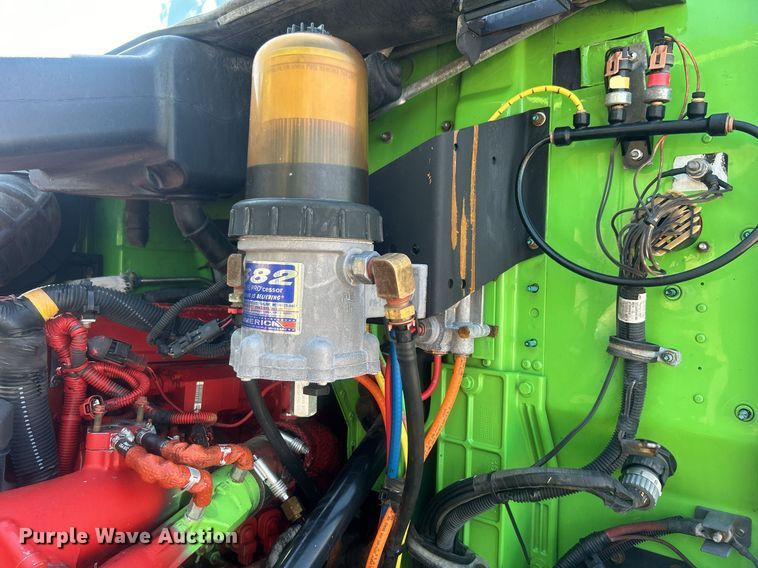 image for item EG1029 2008 International  9200i semi truck