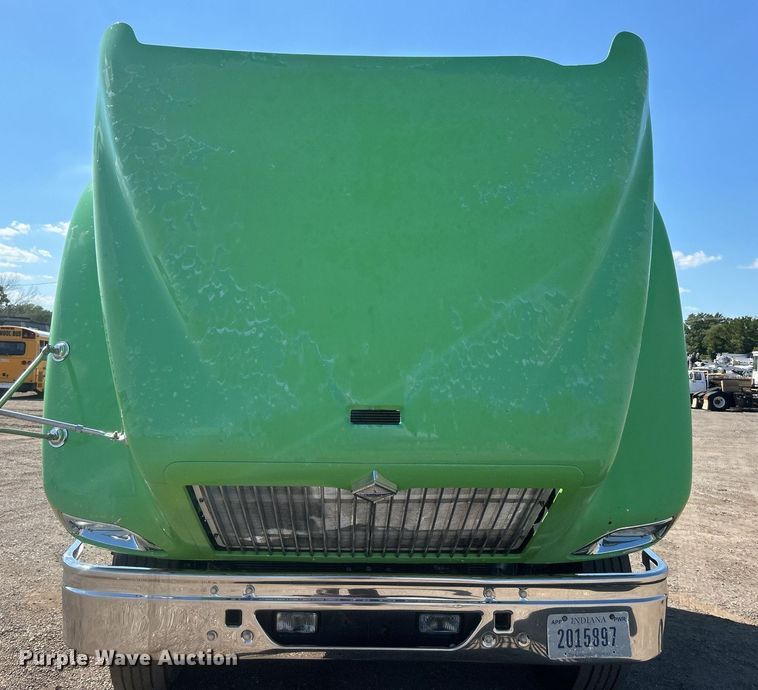 image for item EG1029 2008 International  9200i semi truck