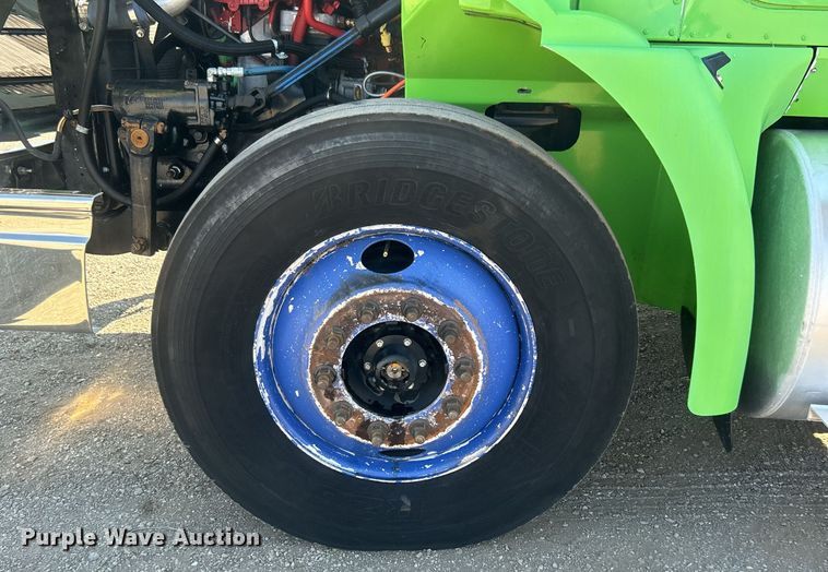 image for item EG1029 2008 International  9200i semi truck