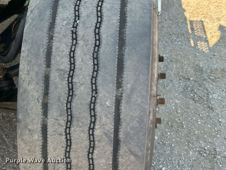 image for item EG1029 2008 International  9200i semi truck