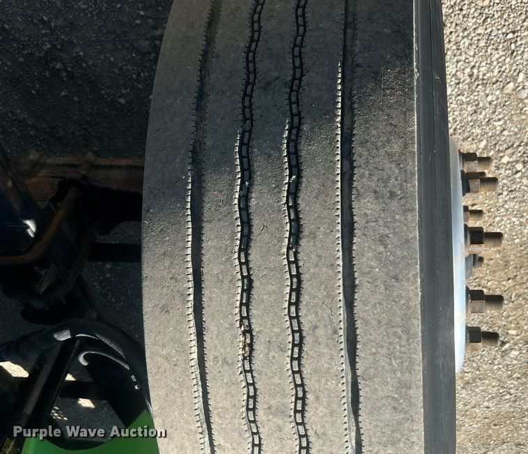 image for item EG1029 2008 International  9200i semi truck