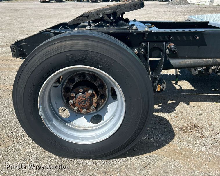 image for item EG1029 2008 International  9200i semi truck