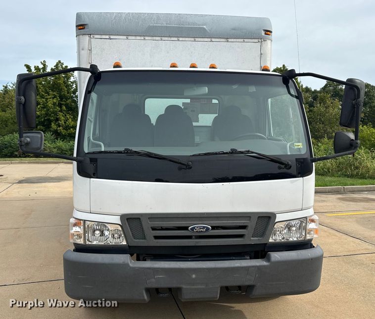 image for item EH7004 2007 Ford LCF 450 Box truck