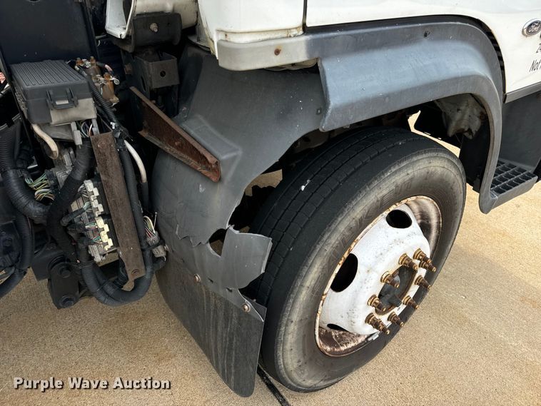 image for item EH7004 2007 Ford LCF 450 Box truck