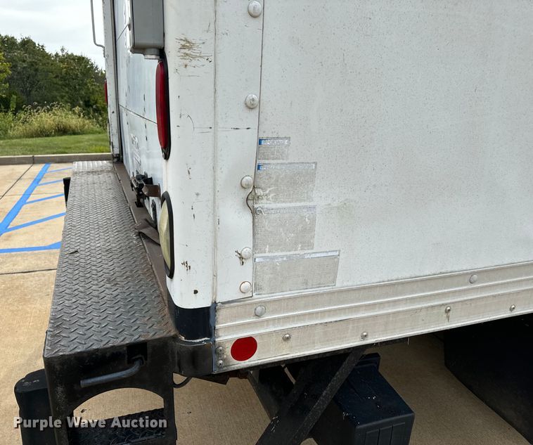 image for item EH7004 2007 Ford LCF 450 Box truck