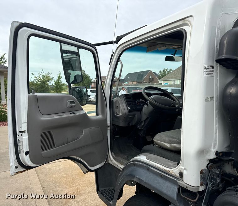 image for item EH7004 2007 Ford LCF 450 Box truck