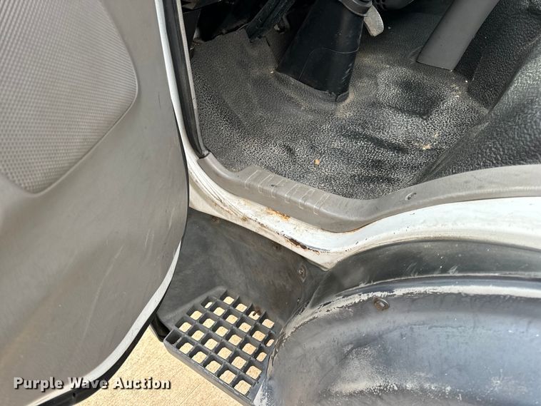 image for item EH7004 2007 Ford LCF 450 Box truck