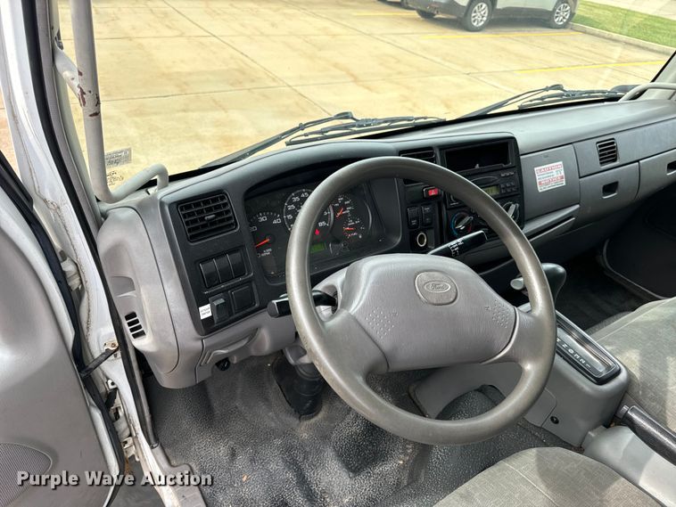 image for item EH7004 2007 Ford LCF 450 Box truck