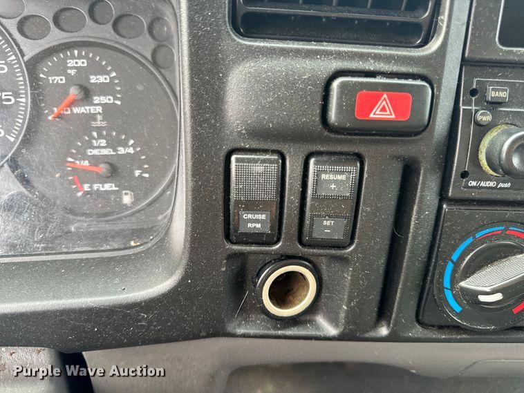 image for item EH7004 2007 Ford LCF 450 Box truck