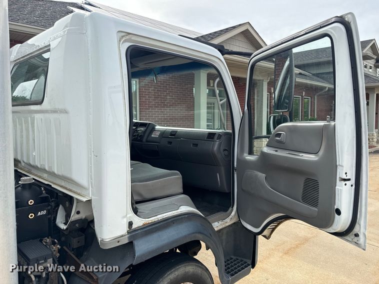 image for item EH7004 2007 Ford LCF 450 Box truck