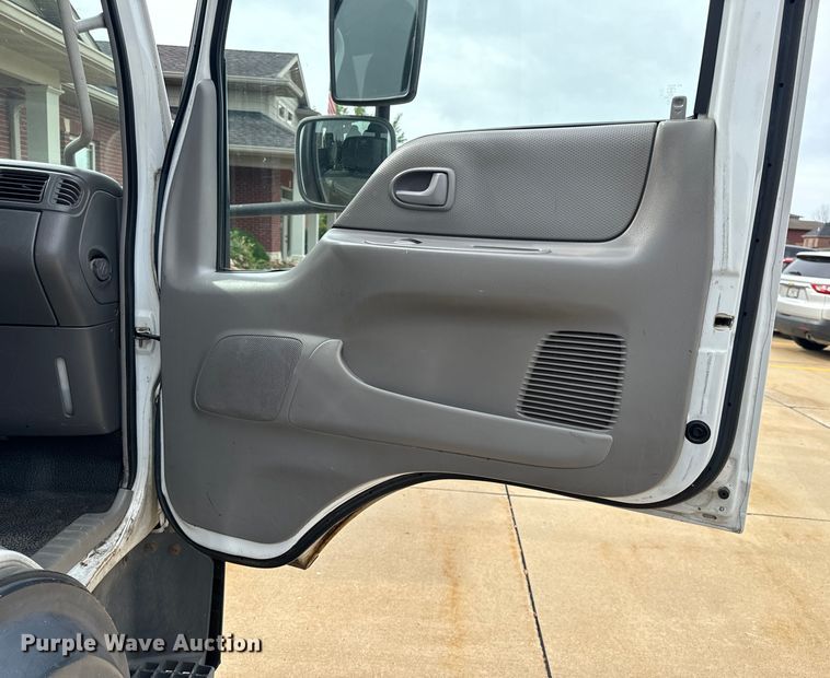 image for item EH7004 2007 Ford LCF 450 Box truck