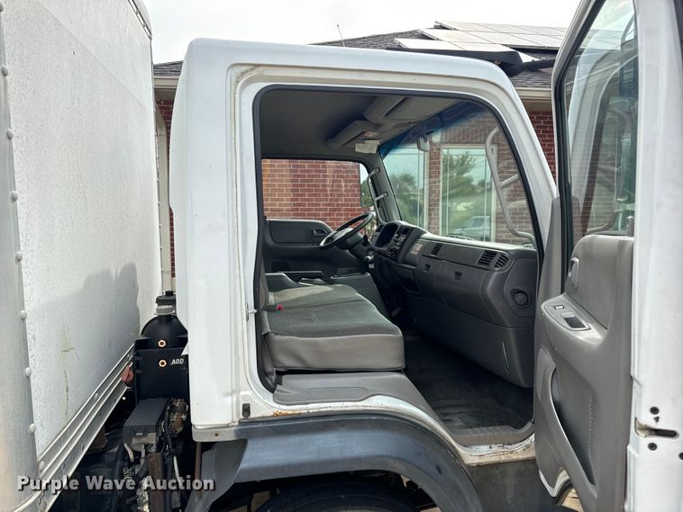 image for item EH7004 2007 Ford LCF 450 Box truck