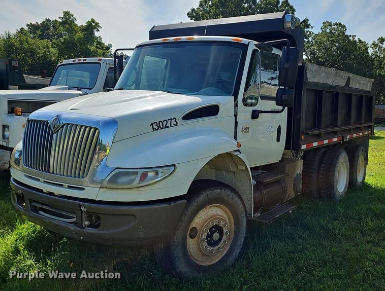 image for item EJ5828 2005 International  4400 dump truck
