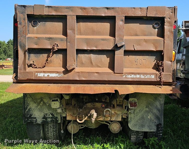 image for item EJ5828 2005 International  4400 dump truck