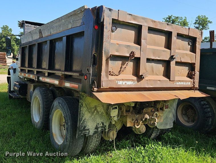 image for item EJ5828 2005 International  4400 dump truck