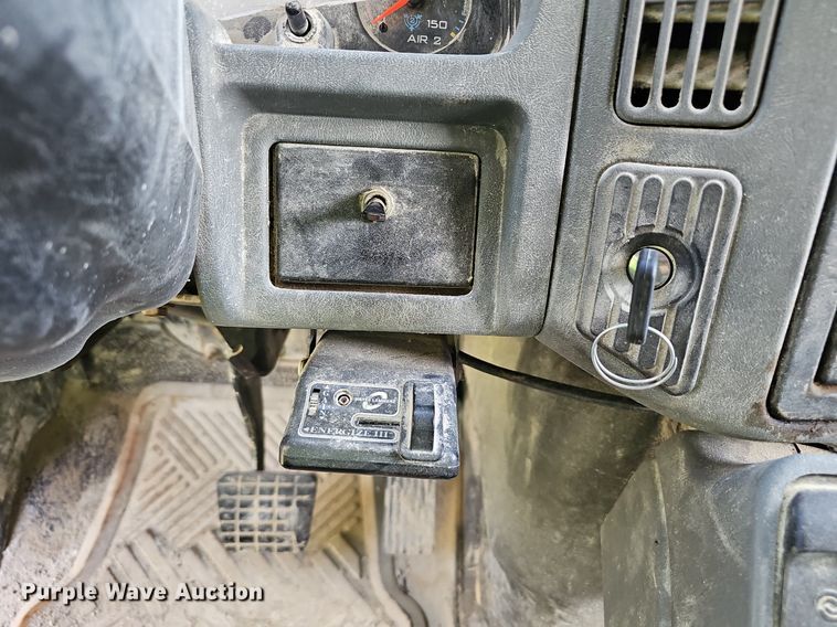 image for item EJ5828 2005 International  4400 dump truck