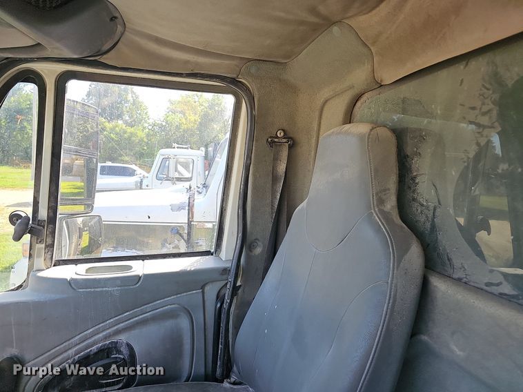 image for item EJ5828 2005 International  4400 dump truck