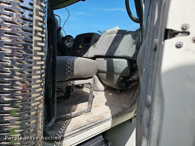 image for item EJ5828 2005 International  4400 dump truck