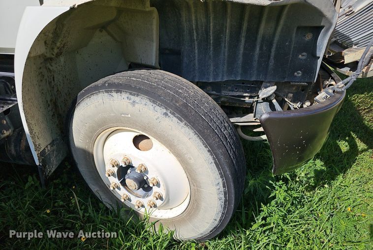 image for item EJ5828 2005 International  4400 dump truck