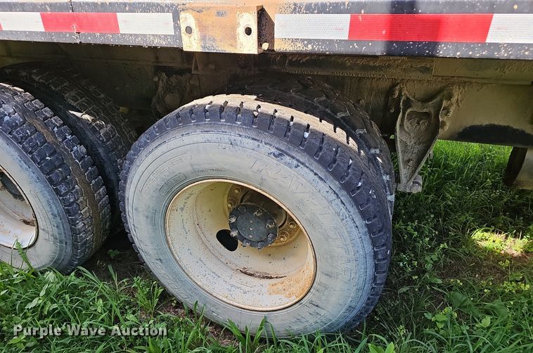 image for item EJ5828 2005 International  4400 dump truck