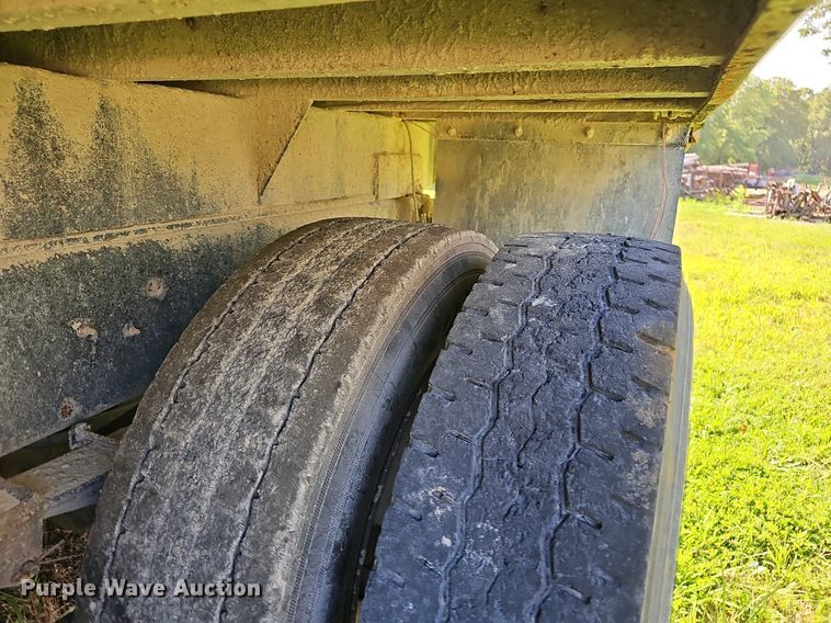 image for item EJ5828 2005 International  4400 dump truck