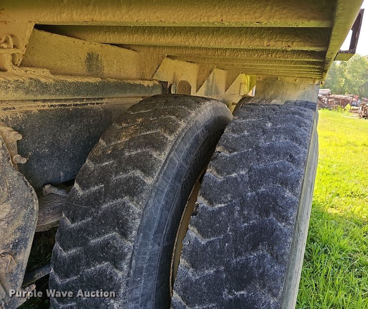 image for item EJ5828 2005 International  4400 dump truck