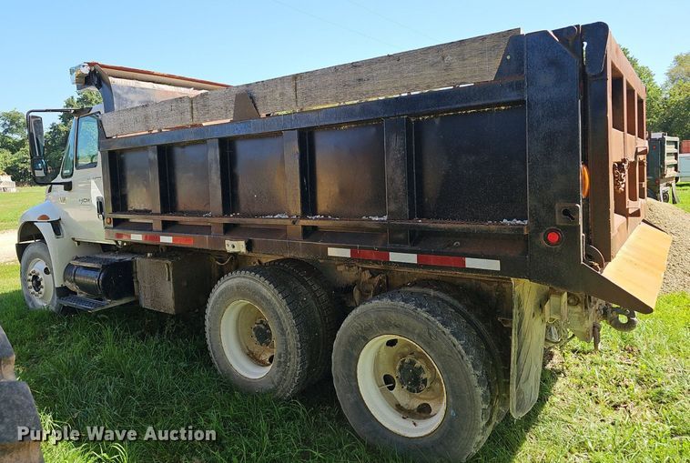 image for item EJ5830 2006 International  4400 dump truck