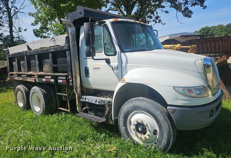 image for item EJ5830 2006 International  4400 dump truck