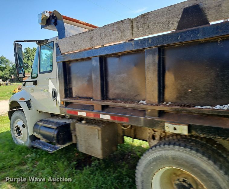 image for item EJ5830 2006 International  4400 dump truck