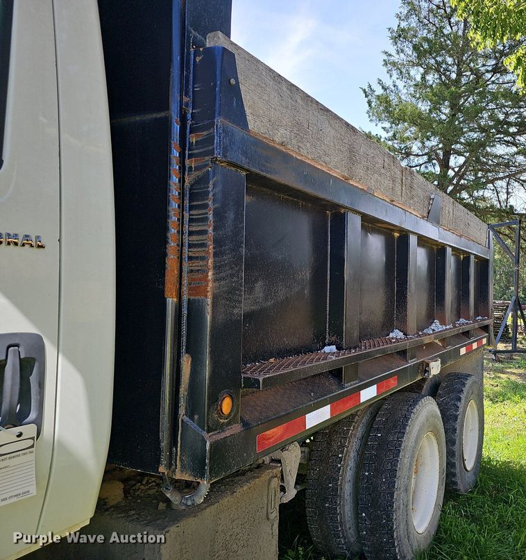 image for item EJ5830 2006 International  4400 dump truck