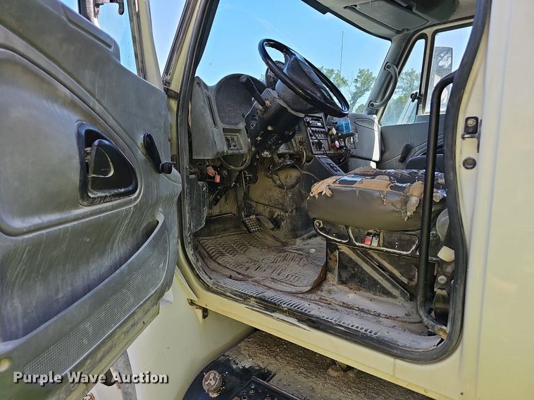 image for item EJ5830 2006 International  4400 dump truck