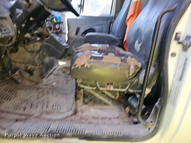 image for item EJ5830 2006 International  4400 dump truck