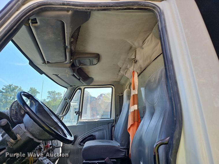 image for item EJ5830 2006 International  4400 dump truck