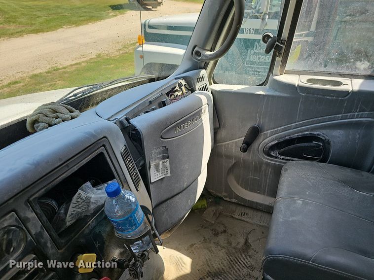 image for item EJ5830 2006 International  4400 dump truck