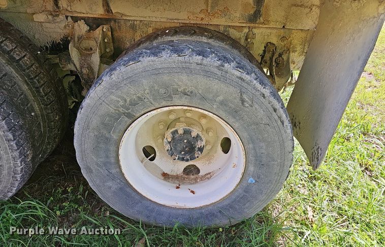 image for item EJ5830 2006 International  4400 dump truck