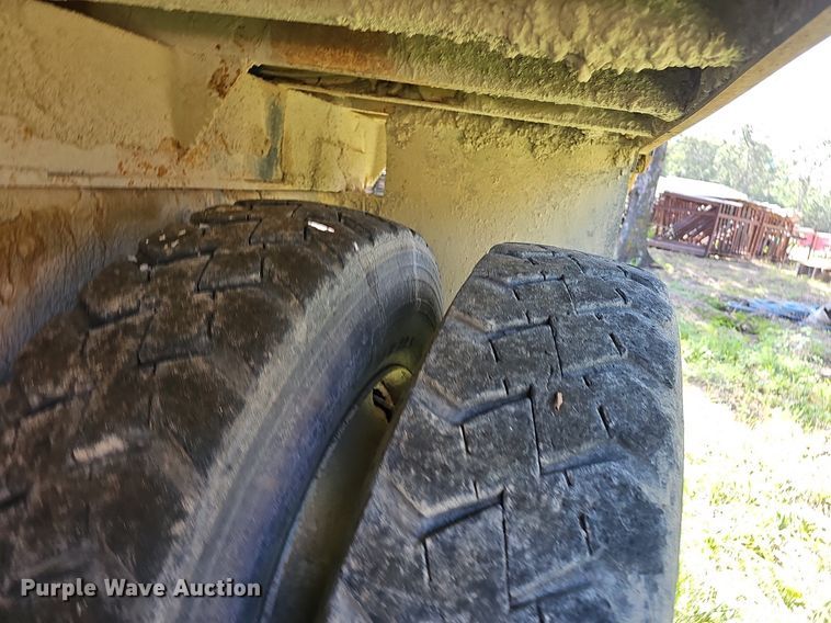 image for item EJ5830 2006 International  4400 dump truck