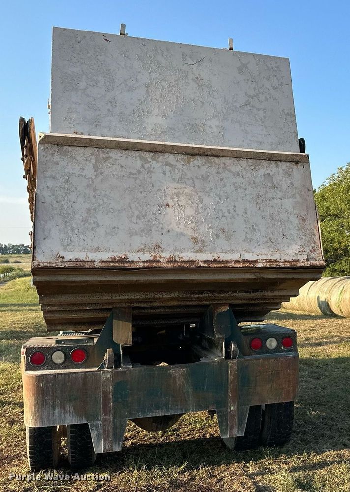 image for item EJ7245 1999 GMC C6500 refuse truck