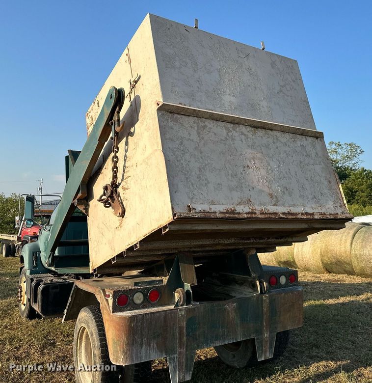 image for item EJ7245 1999 GMC C6500 refuse truck