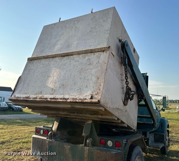 image for item EJ7245 1999 GMC C6500 refuse truck