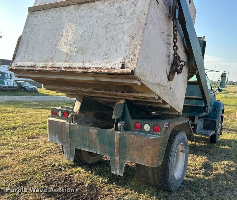 image for item EJ7245 1999 GMC C6500 refuse truck