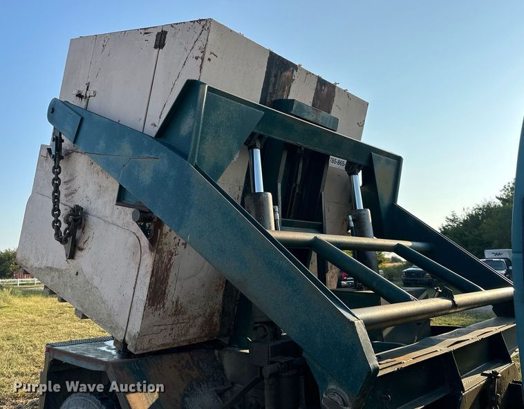 image for item EJ7245 1999 GMC C6500 refuse truck