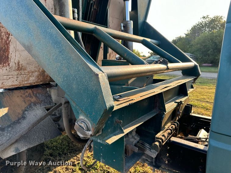 image for item EJ7245 1999 GMC C6500 refuse truck