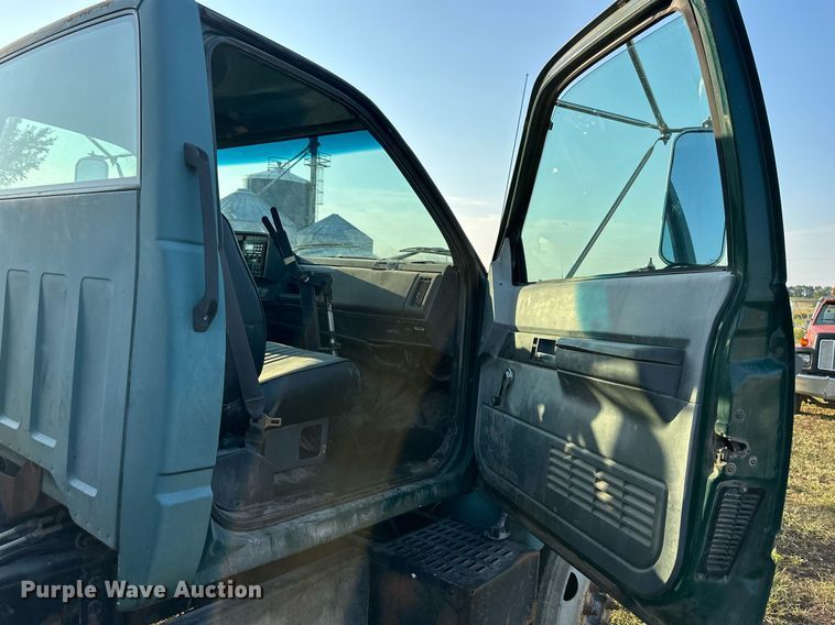 image for item EJ7245 1999 GMC C6500 refuse truck